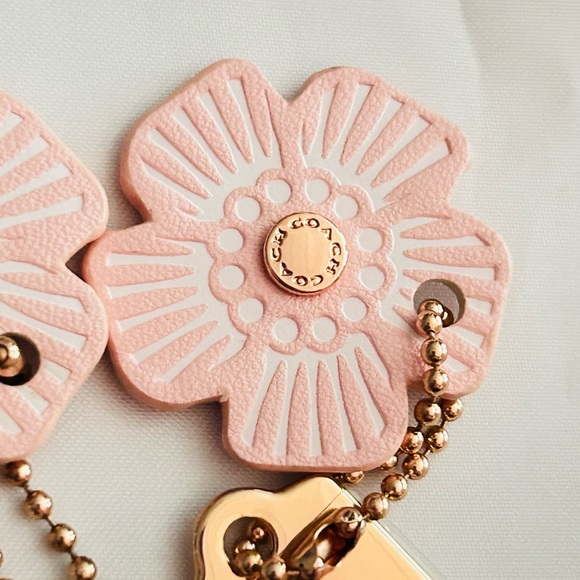 NWOT Coach Tea Rose and Rose Gold Tag Keychain/ Bag Charm - Picture 8 of 12